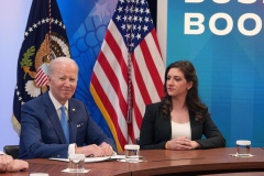 President Biden meeting with Small-Business Owners. Model: ILCE-1 | Lens: FE 24-70mm F2.8 GM II | Focal Length: 70 | F-Stop: 2.8 | Shutter Speed: 1/200 | ISO: 1600Photography by Nick Didlick 2022